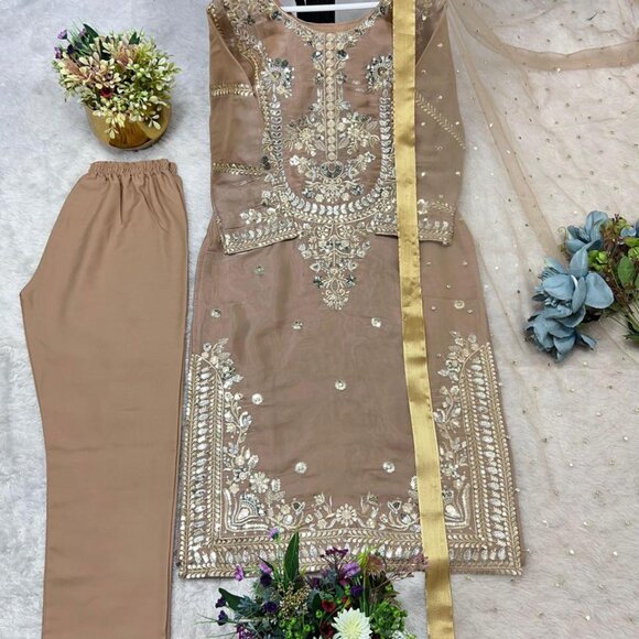 PAKISTANI DESIGNER SALWAR SUIT - Picture 4 of 7